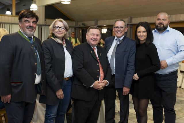 Beim ÖVP Stadtparteitag in Bad Gams: Gerhard Reinisch, Gerda Lichtberger, Bezirksobmann LR Werner Amon und der neue Stadtperteiobmann Gunther Riedlsperger sowie Sarah Kleindienst und Reinhard Brandstätter (v.l.) | Foto: Marija Kanizaj
