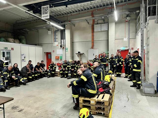 Das Bezirksfeuerwehrkommando zu Gast bei den Kameraden in Ennsdorf.  | Foto: Bezirksfeuerwehrkommando Amstetten