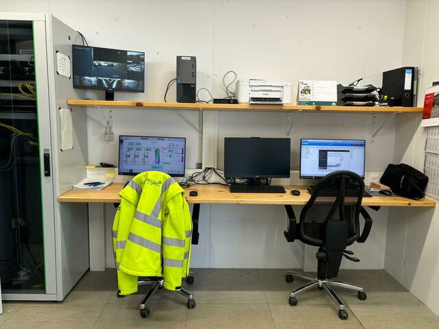 Von hier aus können die Vorgänge im Werk überwacht werden. | Foto: Löschnig