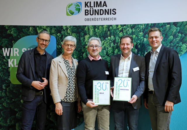 Klimabündnis-Geschäftsführerin Norbert Rainer, Vorstandsvorsitzende Bgm. Katharina Seebacher, Bgm. Molln Andreas Rußmann, Bgm. Roßleithen Kurt Pawluk, Landesrat Stefan Kaineder (von links). | Foto: Land OÖ/Denise Stinglmayr