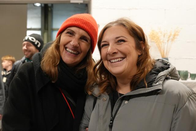 Gute Laune beim Start des Wunschbaums in Hallein.  | Foto: Stefan Schubert