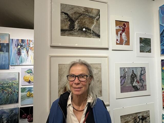 Künsterin Elaisa Fercher aus Rum stellte auch dieses Jahr wieder ihre Bilder aus. | Foto: Kendlbacher