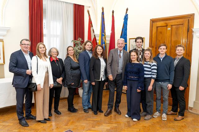 Kulturstadtrat Franz Piribauer, Johanna Ostermann, Irene Scherz, Stephanie Kögler, Florian Scherz, Michaela Mikesch, Bürgermeister Klaus Schneeberger, Isabella Höfer Simon Langer Patricia Ruesch Johannes Gungl und Severin Mikesch. | Foto: Stadt Wiener Neustadt/Weller