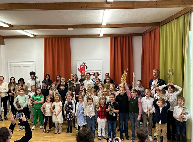 Viele Kinder stellten ihr Können bei "The World of Suzuki" in der neu renovierten Musikschule in Mürzzuschlag unter Beweis. | Foto: Brigitte Koller