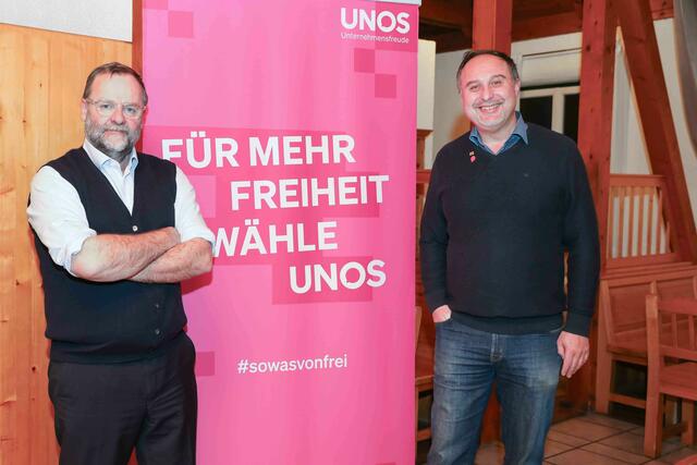 Gastronom und NEOS-Nationalrat Sepp Schellhorn und der Kremser Gemeinderat Robert Simlinger diskutierten mit Unternehmerinnen und Unternehmern im Restaurant Schreiberhaus über notwendige Reformen in Österreich.


 | Foto: UNOS/Günther Peroutka