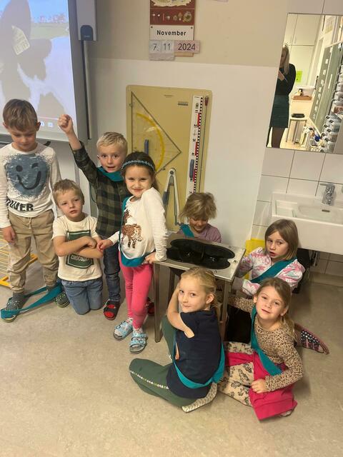 Die Kinder backten frische Weckerl, schüttelten Butter und bereiteten köstliche Topfenaufstriche zu. | Foto: VS Frankenfels