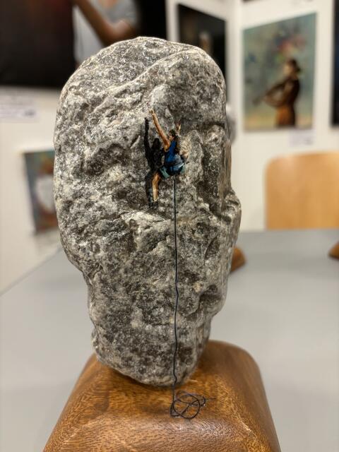 Der Rumer Künstler Gustavo Juárez zeigte eindrucksvolle Arbeiten. | Foto: Kendlbacher