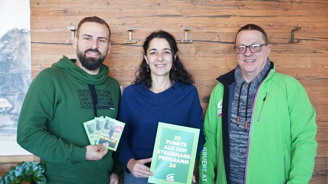 Der Bezirks-Spitzenkandidat Markus Amreich, die steirische Spitzenkandidatin Sandra Krautwaschl und Bezirkssprecher Christian Zach | Foto: Schrapf