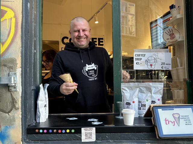 Kaffee aus dem Stanitzel oder klassischen Espresso – das Fenster Café überzeugt mit qualitativem Gebräu. | Foto: Nathanael Peterlini