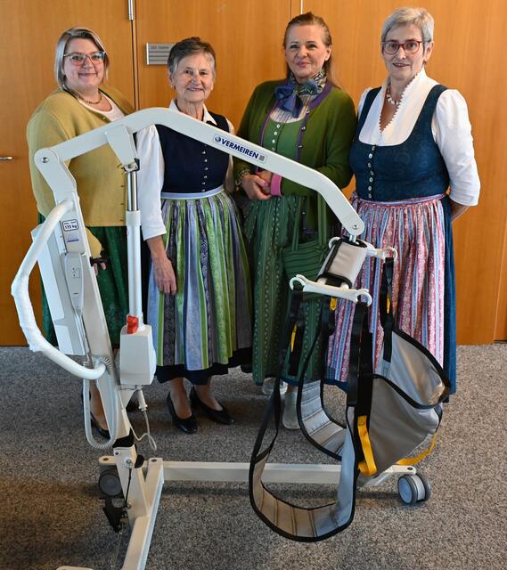 vlnr.: Obfrauen - Reindlmühl: Nicole Hufnagl, Neukirchen: Hermine Wolfsgruber, Traunkirchen: Ilse Mayr-Ettinger, Altmünster: Renate Pfifferling