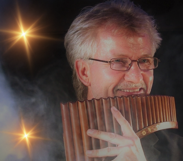 Wilhelm Bröslmeyr ist mit seiner Panflöte in der Pfarrkirche Kefermarkt zu Gast. | Foto: Bröslmeyr