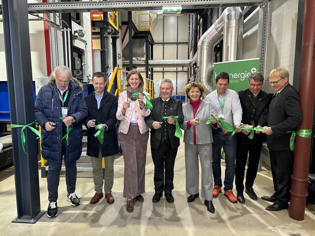 Riesige Freude in Lannach über die Eröffnung des neuen Biomasse-Heizwerks. | Foto: Löschnig