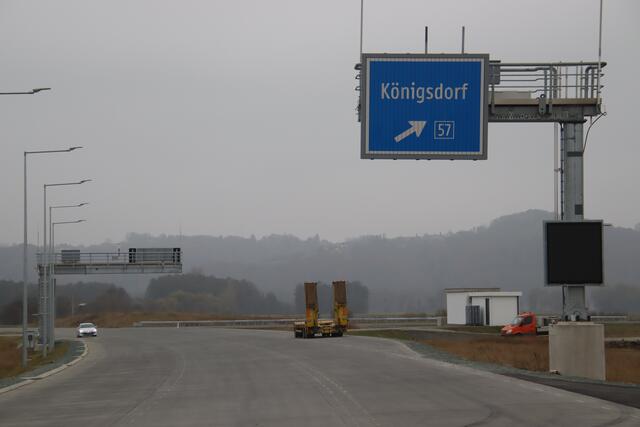 Nach der Ausfahrt aus der Unterflurtrasse Königsdorf. | Foto: Martin Wurglits