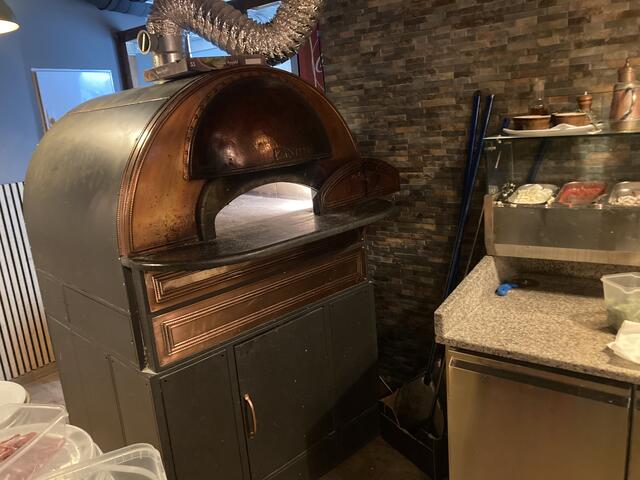 Der Original italienische Pizzaofen in Meidling. | Foto: Michael Ellenbogen