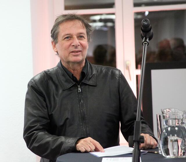 Begleitende Worte zu Elmar Peintners Werken lieferte der Kunsthistoriker Univ.-Prof. Dr. Markus Neuwirth. 