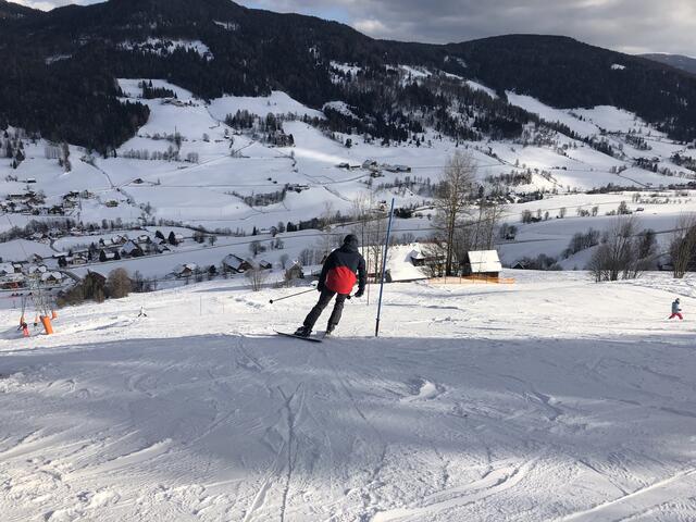 Skifahren ist beispielsweise auch in Lessach bei günstiger Schneelage möglich. Die Gemeinde verfügt über eine Kleinliftanlage. (Archivfoto) | Foto: pjw