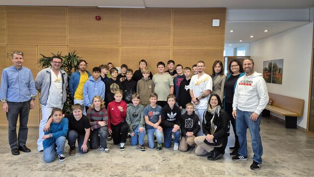 Die Schüler der MS Breitenbach durften beim Boy's-Day hinter die Kulissen des Pflegeberufes und des Sozialzentrums Münster blicken.  | Foto: Sozialzentrum Münster