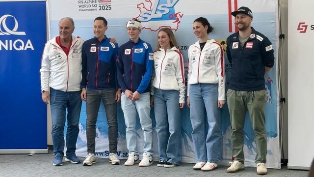 Der Salzburger Landesskiverband, bekannt als Talentschmiede für zukünftige Sportler, präsentierte stolz einige seiner aufstrebenden Athleten. 
Im Bild: SLSV-Präsident Bartl Gensbichler, Mario Seidl (Nordisch), Andreas Gfrerer (Nordisch), Cellina Jost (Biathlon), Christina Gruber (Alpin) und Stefan Rieser (Alpin). | Foto: Carmen Kurcz