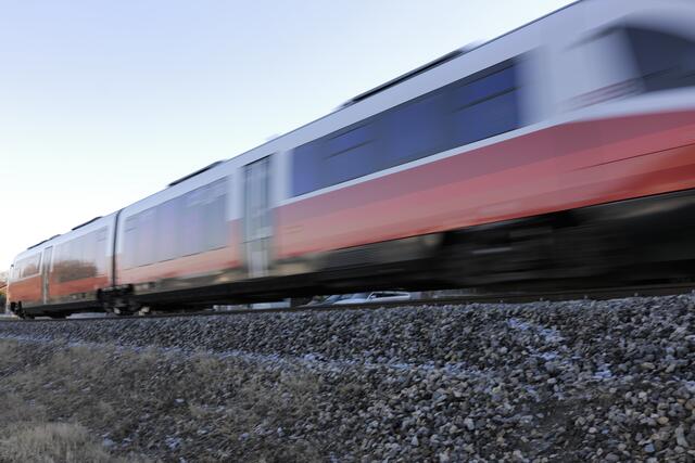 "Der neue 30-Minuten-Takt in den Nachtstunden an Wochenenden und vor Feiertagen bietet zudem eine komfortable Mobilitätslösung für Nachtreisende", heißt es in einer gemeinsamen Aussendung. 
 | Foto: zVg