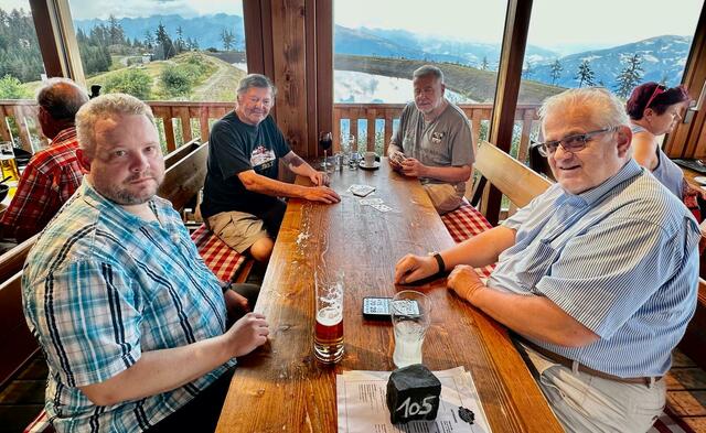 Tarockieren in der Seehütte am Goldeck | Foto: Privat