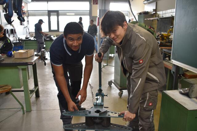 Die Schüler präsentierten die unetrschiedlichen Fachrichtungen.  | Foto: Stefan Schneider
