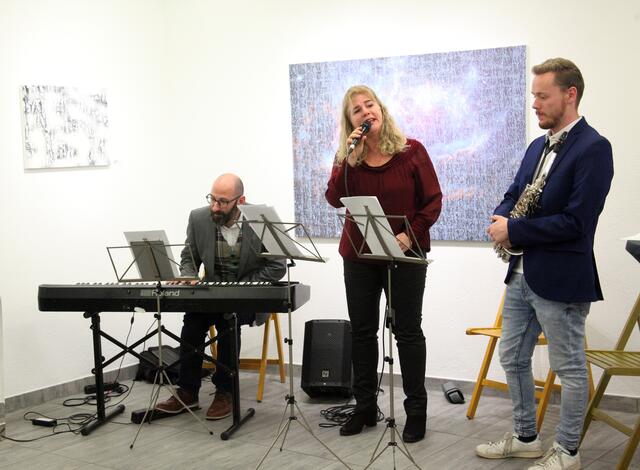 Johannes Nagele, Lucia Müller und Matthijs Spiss (Lehrkörper LMS Imst) gestalteten den musikalischen Part der Vernissage.