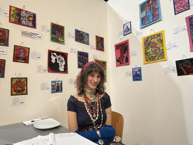 Künstlerin Isabella Beinl aus Wattens beeindruckte mit ihren Arbeiten.