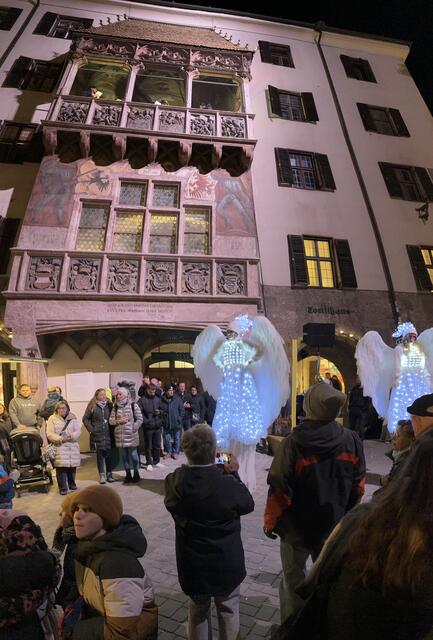 Besondere Figuren verzauberten die Altstadt, auch beim beim Weihnachtssong "Last Christmas" | Foto: MeinBezirk