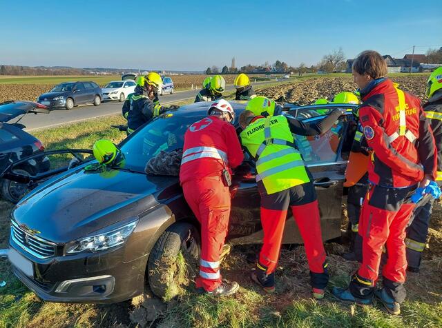 20 Feuerwehrleute und weitere Rettungskräfte waren am Unfallort. | Foto: FF Mooskirchen
