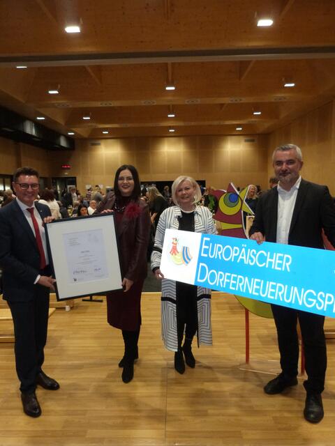 Europäischer Dorferneuerungspreis - Gold. Die Gemeinde zeigt, wie eine Verbindung aus Tradition, Innovation und Bürgerbeteiligung den ländlichen Raum stärken kann – ein Modell, das über die Landesgrenzen hinaus strahlt.