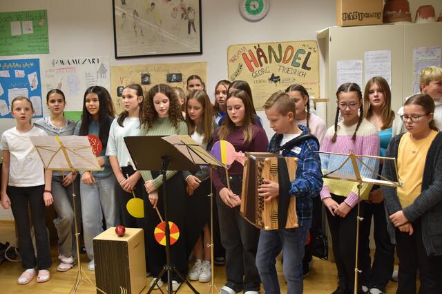 Die Schülerinnen und Schüler gaben unter anderem mit der "schönen Burgenländerin" einen Einblick in die musikalische Ausbildung. | Foto: Michael Strini