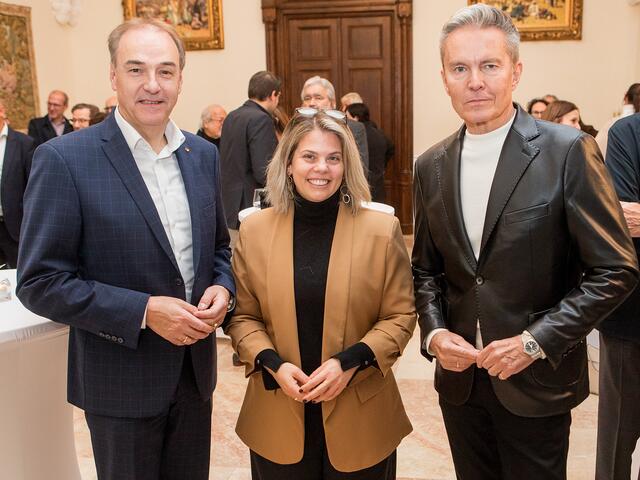Landesrat Leonhard Schneemann, Kulturbetriebe Burgenland (KBB)-Geschäftsführerin Claudia Priber und KBB-Generalintendant Alfons Haider, der durch den Abend führte. | Foto: Landesmedienservice