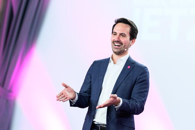 Wiens Vizebürgermeister Christoph Wiederkehr wurde am Samstag als Neos-Landesparteisprecher bestätigt. | Foto: MAX SLOVENCIK / APA / picturedesk.com