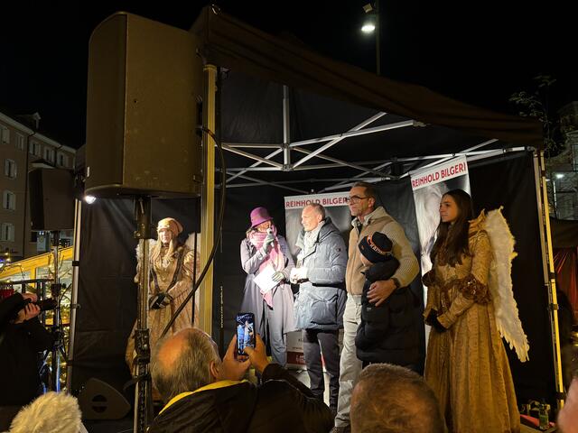 Eröffnung des Christkindlmarktes am Marktplatz. | Foto: MeinBezirk