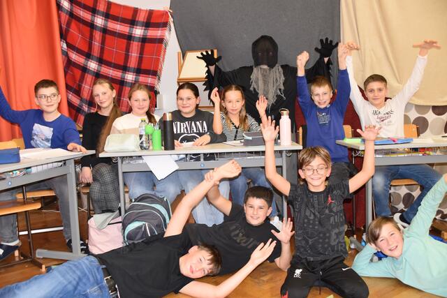 "Spuk im Gymnasium" lautete ein von Schülerinnen und Schülern in der 2s einstudierten Theaterstück. | Foto: Michael Strini