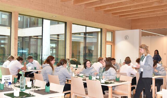Die Tourismusschule in Retz bietet eine hervorragende Ausbildung. | Foto: Herbert Schleich