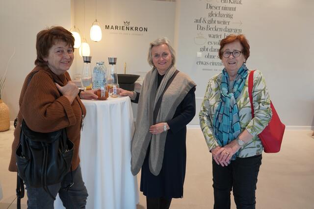 Die Damen Vera, Anita und Maria aus Halbturn informierten sich beim Tag der offenen Tür in Marienkron | Foto: Andrea Glatzer