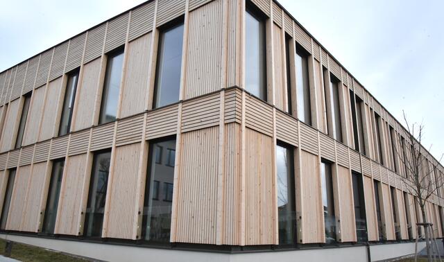 Das neue Schulgebäude bildet einen guten Ausbildungsinhalt. | Foto: Herbert Schleich