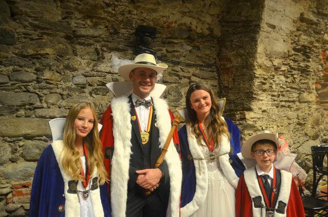 Die Prinzenpaare Roman Siller und Jennifer Eigner-Haas sowie Jana-Maria Ebner und Sebastian Markus Schönfelder