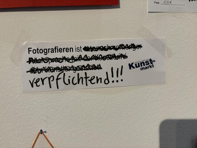 Künstlerin Isabella Beinl aus Wattens beeindruckte mit ihren Arbeiten.