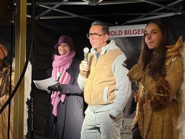 Besonderes Jubiläum für Christian Mark am Marktplatz mit Dank an Christine Oppitz-Plörer und Wendelin Weingartner | Foto: MeinBezirk