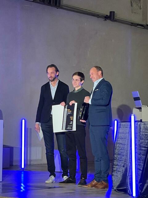 Leonhard Lorenz Knabl (Mitte) erhielt den Preis des Rotary Club Krems-Wachau.
