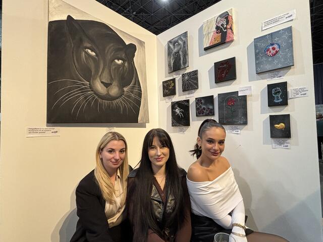 Künstlerin Michelle Jaqueline Huter aus Rum (Mitte) mit Gabriela (li.) und Ida (re.)