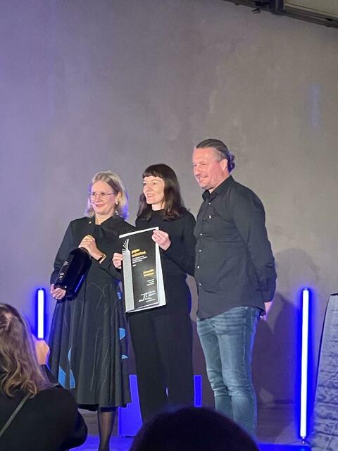 Alexandra Kontriner (Mitte) erhielt den Preis der Stadt Krems.