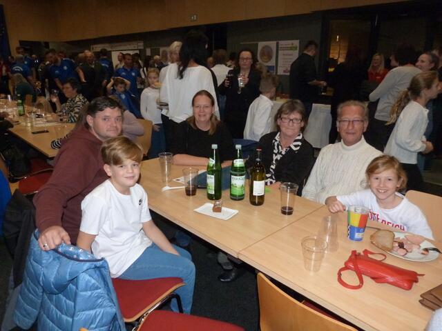 Selbst die kleinsten Neutaler freuten sich über die bemerkenswerte Auszeichnung!