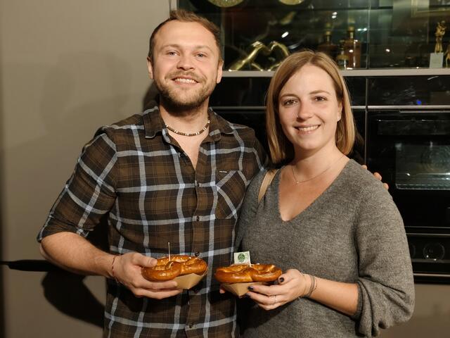 Bernd und Lisa ließen sich vegane Weißwürste schmecken. 