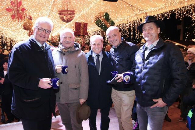 Eröffnungspunsch: Landtagsabgeordneter Christoph Kainz, Hofrat Fritz Koprax, Alt-Bürgermeister Anton Bosch, Bürgermeister Andreas Ramharter, Vize Walter Cais. | Foto: Manfred Wlasak