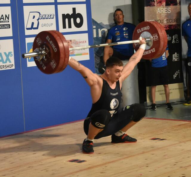 Luca Modrey mit neuer Bestmarke von 130 kg im Reißen.

Foto: Conny Högg