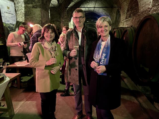Gastgeberin Andrea Kager-Schwar mit Reinhold und Astrid Holler lobten die hohe Qualität der Weine. | Foto: Brigitte Gady