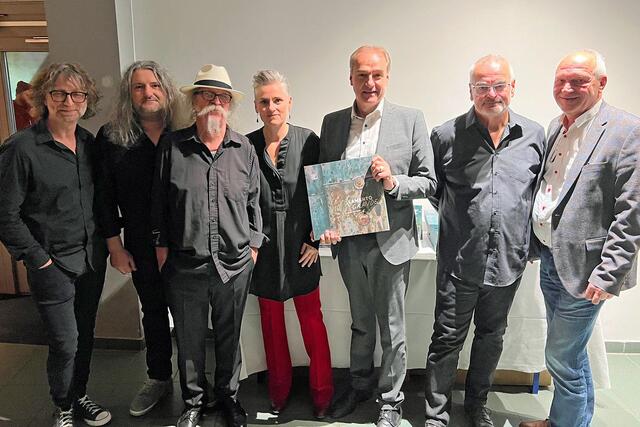 Landesrat Leonhard Schneemann (3.v.r.) besuchte die Premiere des Konzertes von Peter Wagner, Eveline Rabold und Rainer Paul im OHO.
 | Foto: Landesmedienservice